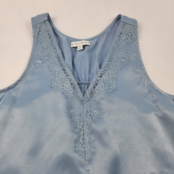 Miou Muse oversized sky blue lace trim racerback hi low blouse - Picture 2 of 4